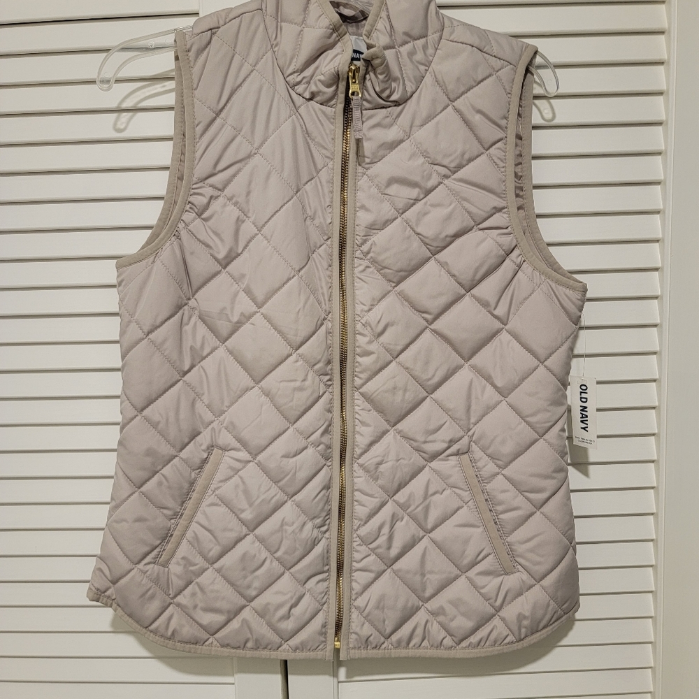 NWT Old Navy quilted zip-up vest
